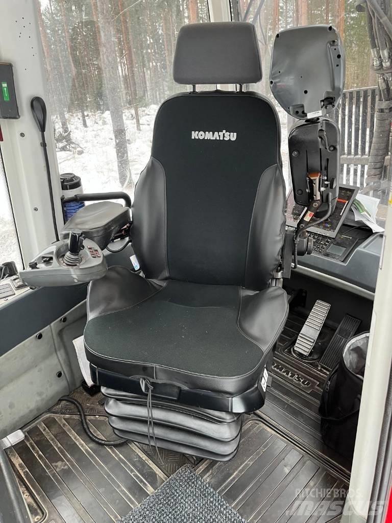 Komatsu 865 フォワーダー