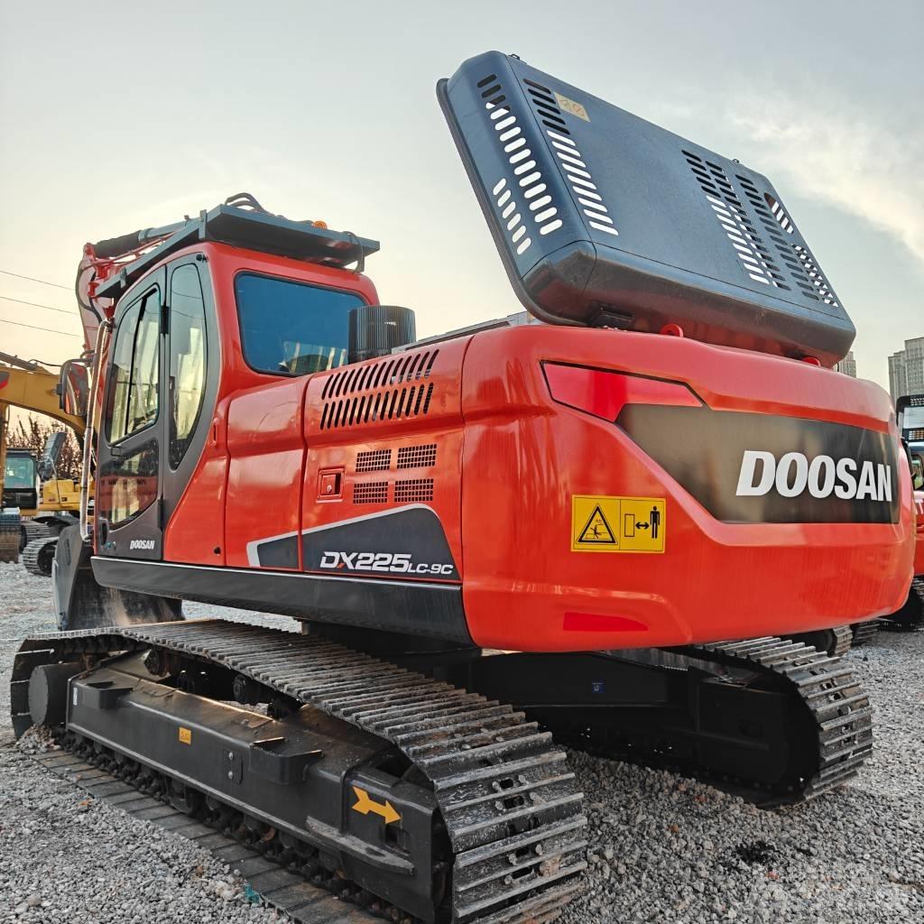 Doosan DX225LC-9C 大型油圧ショベル12t以上（パワーショベル・ユンボ）