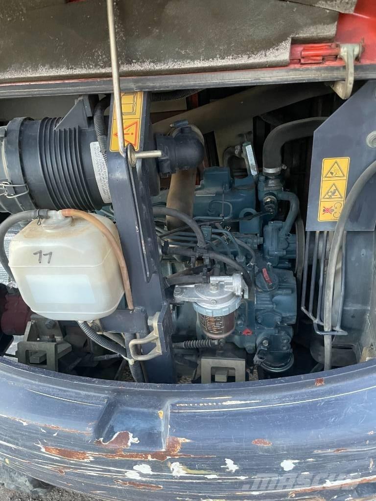 Kubota KX 61-3 ミニ油圧ショベル 7t以下（ミニユンボ・ミニディガー）