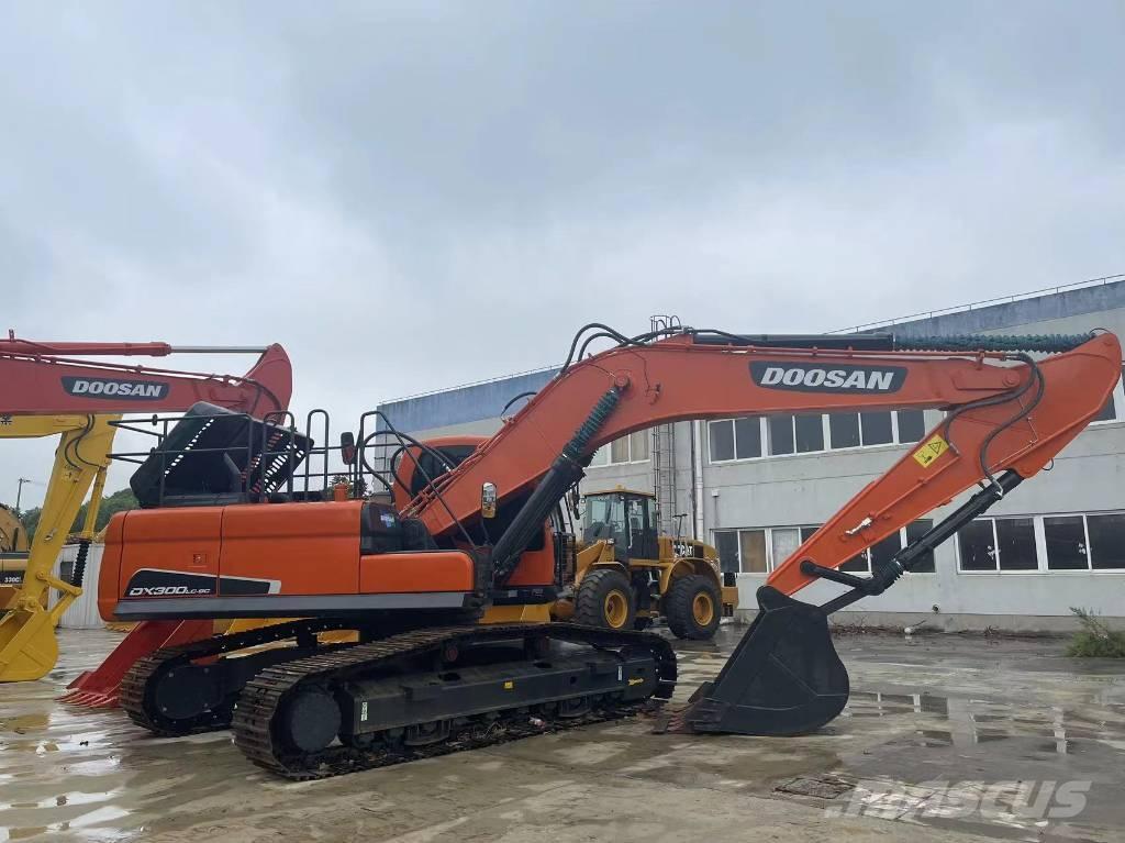 Doosan DX 300 LC 大型油圧ショベル12t以上（パワーショベル・ユンボ）