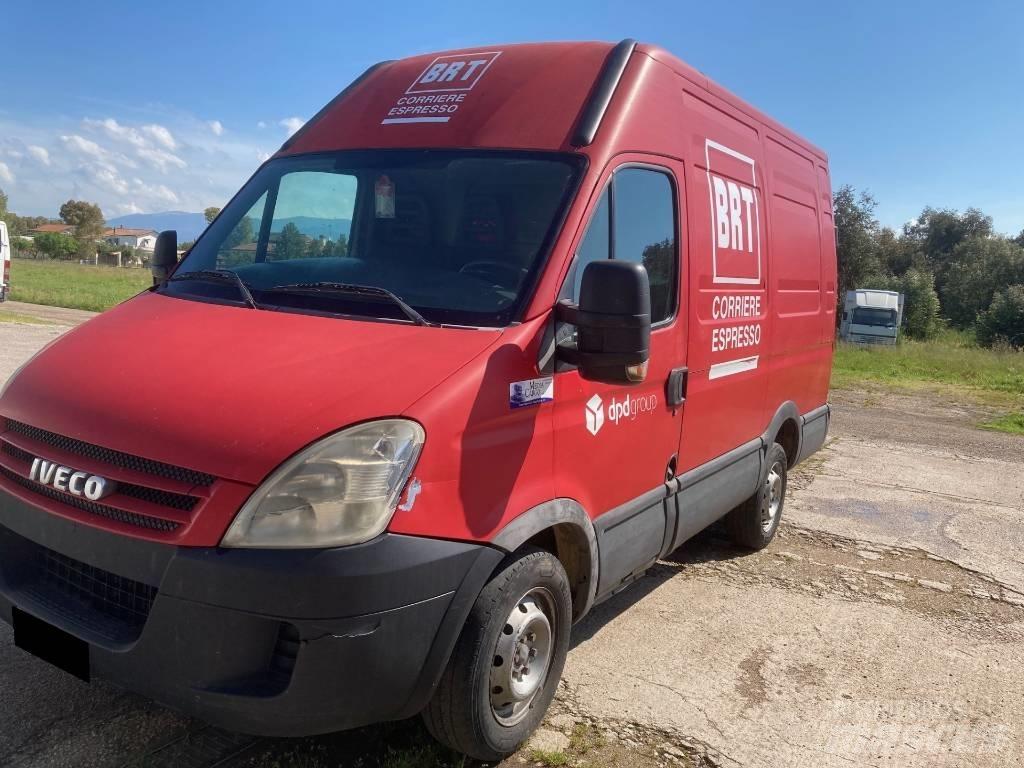 Iveco 35S パネルバン