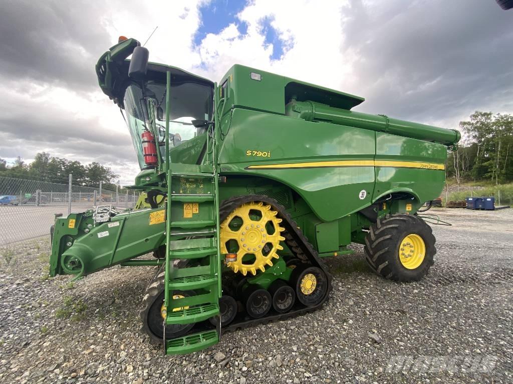 John Deere S790i コンバイン