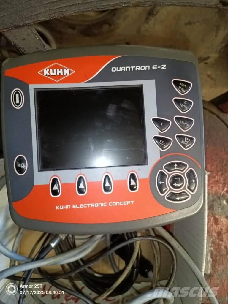Kuhn AXIS 20.1W ミネラル散布機
