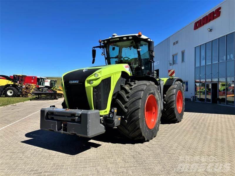 CLAAS XERION 5000 トラクター