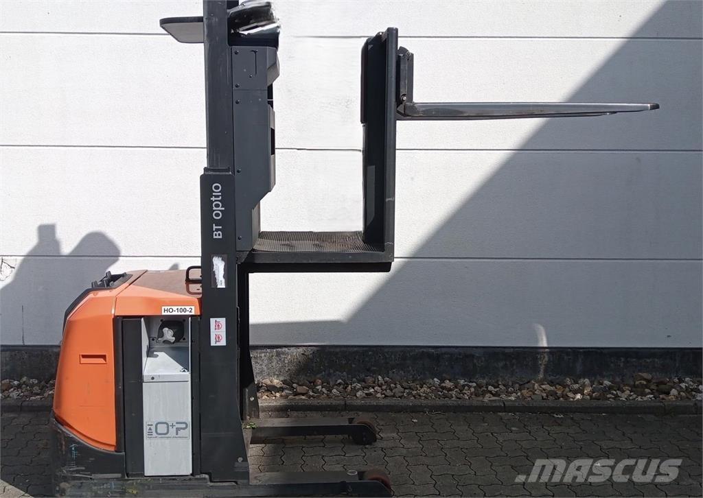 Toyota OSE100 自走式スタッカー