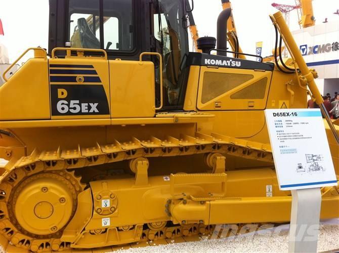 Komatsu d65ex-16 ブルドーザー