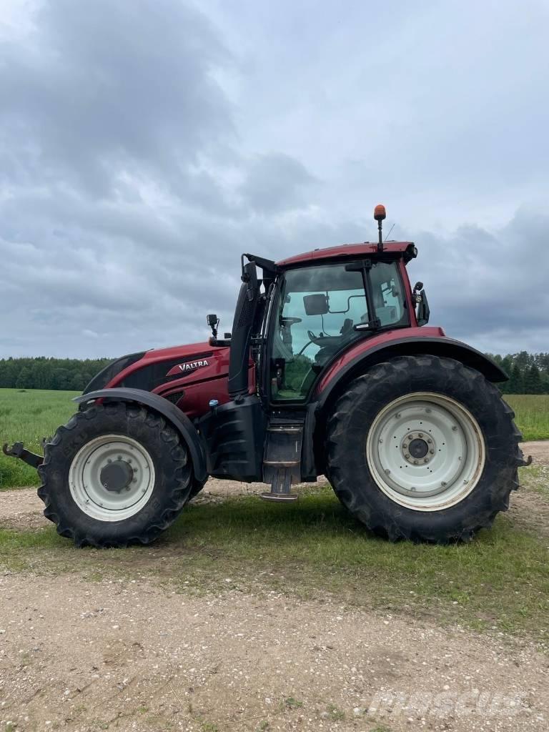 Valtra T 234 V トラクター