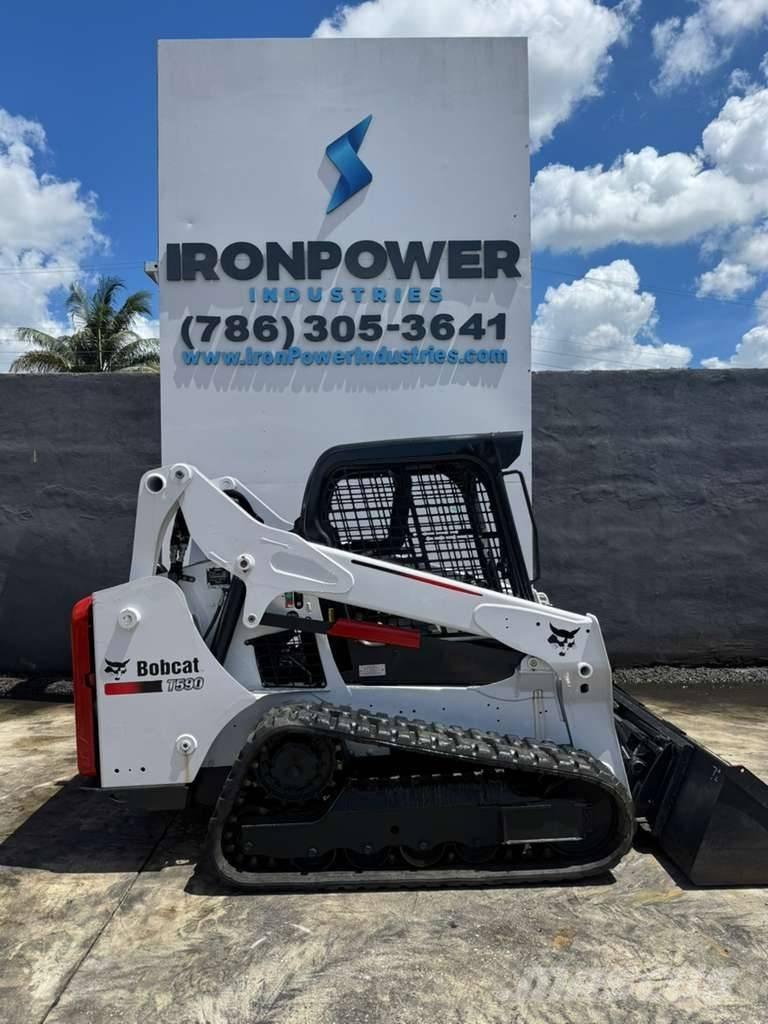Bobcat T 590 スキッドステアローダー