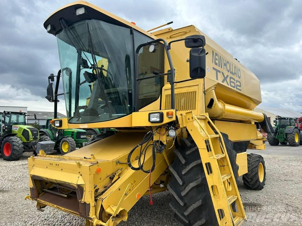 New Holland TX 62 コンバイン