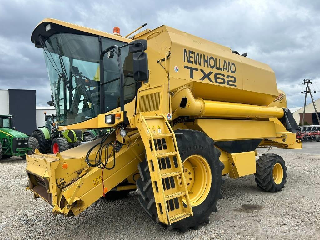 New Holland TX 62 コンバイン