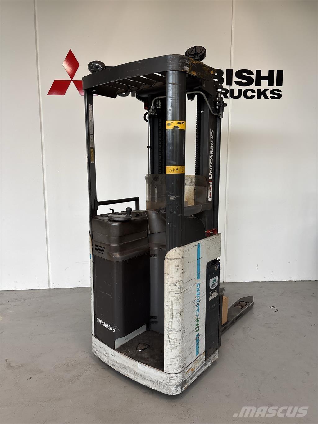 Atlet A160 自走式スタッカー