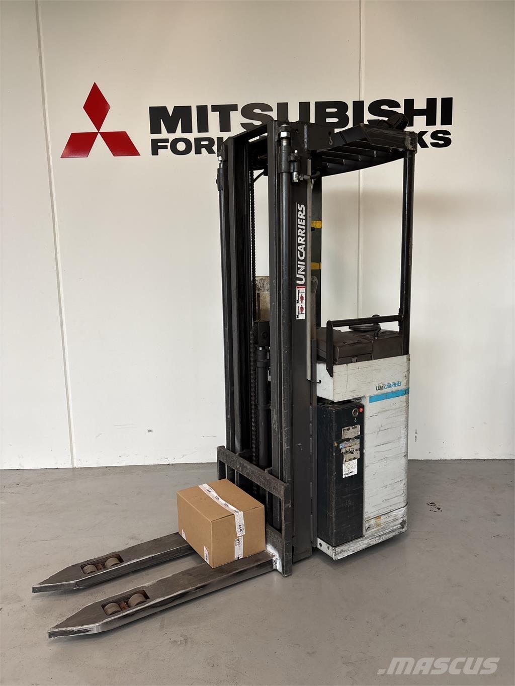 Atlet A160 自走式スタッカー