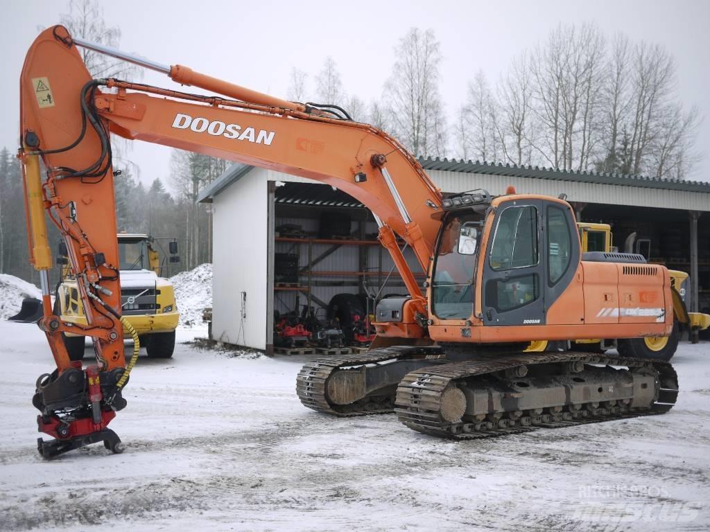 Doosan DX 225 LC 大型油圧ショベル12t以上（パワーショベル・ユンボ）