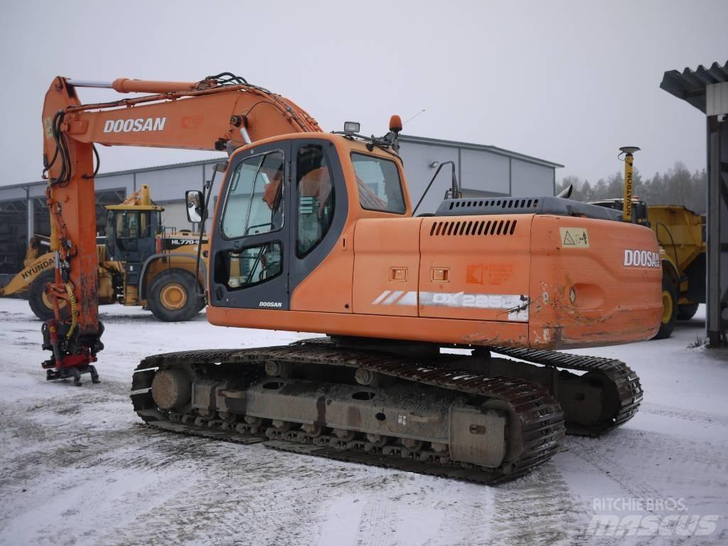 Doosan DX 225 LC 大型油圧ショベル12t以上（パワーショベル・ユンボ）