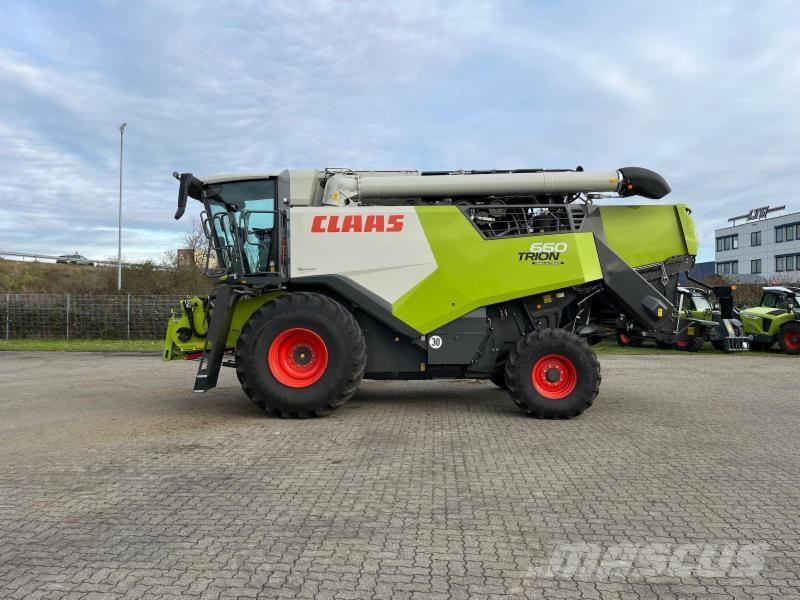 CLAAS TRION 660 コンバイン