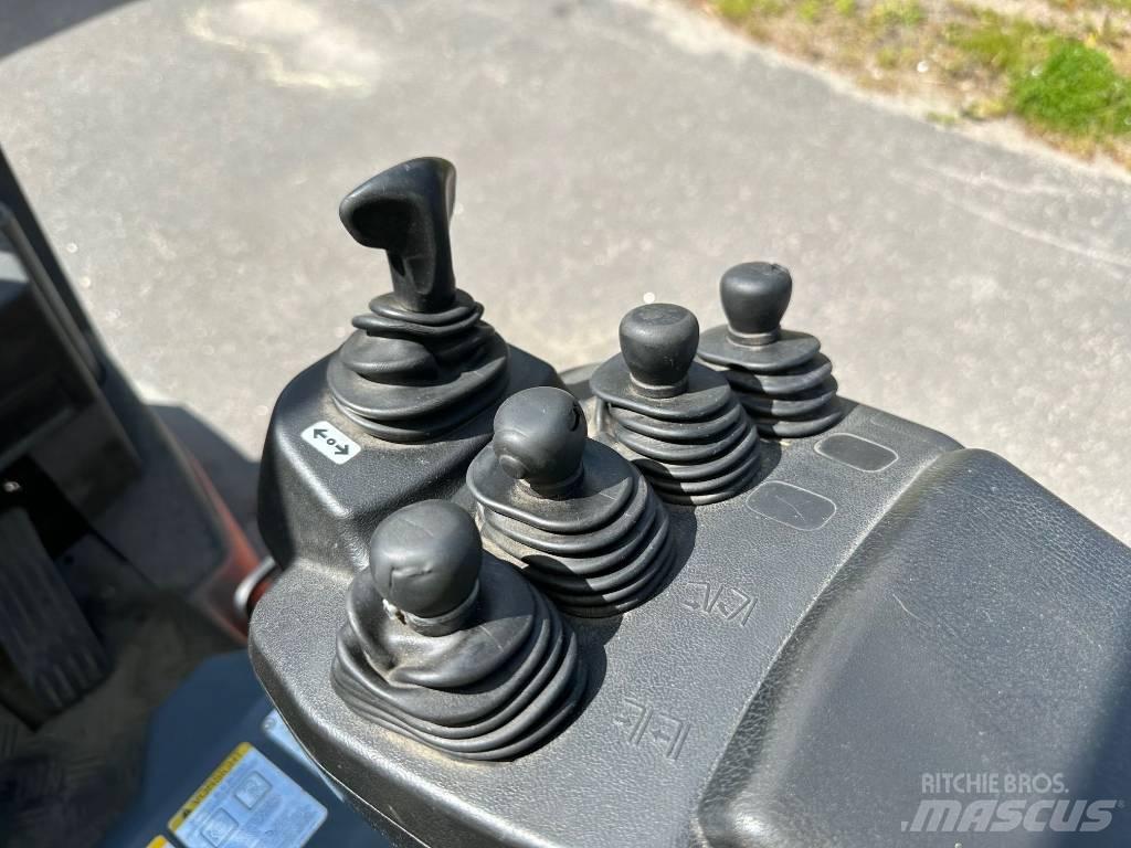 Toyota 7 FBEF 16 バッテリーフォークリフト