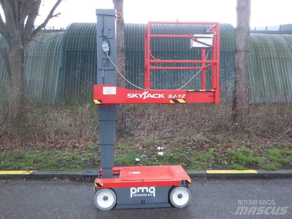 SkyJack SJ12 垂直昇降型リフト