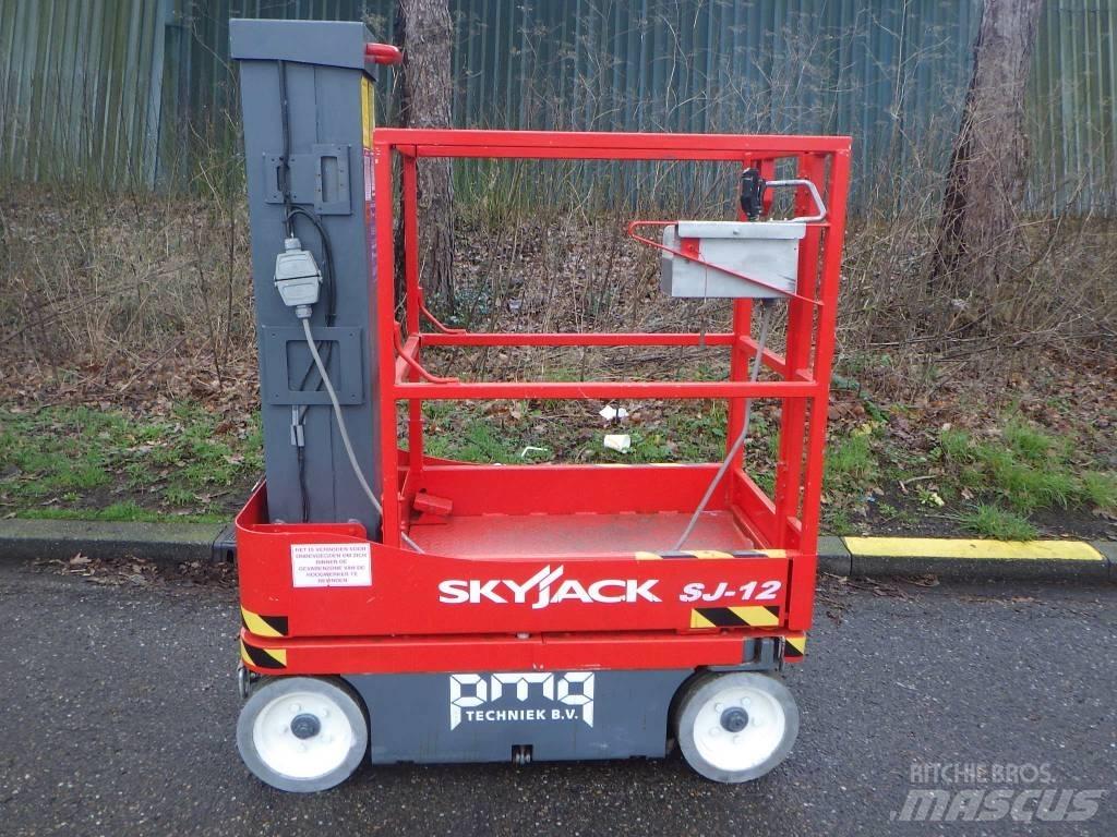 SkyJack SJ12 垂直昇降型リフト