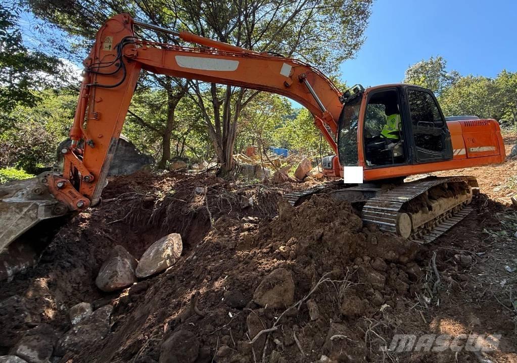 Doosan DX 220 LCA 大型油圧ショベル12t以上（パワーショベル・ユンボ）