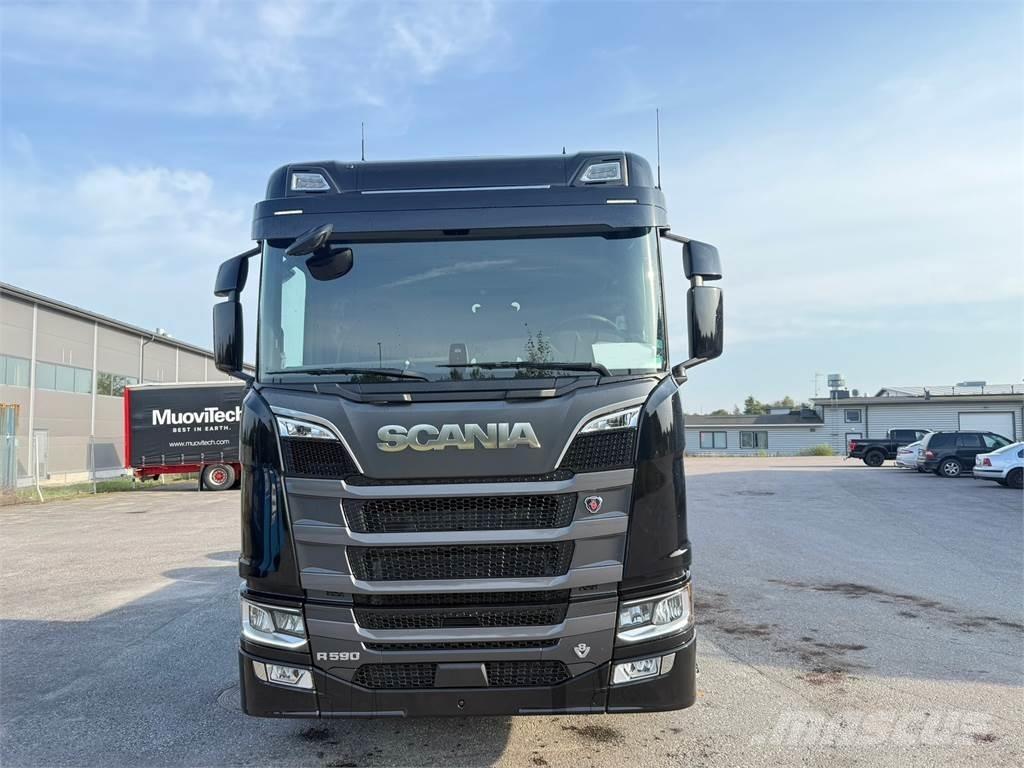 Scania R590 8x4 アームロール