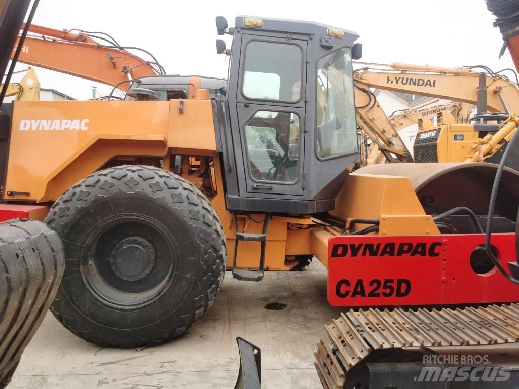 Dynapac CA 25 D 振動ローラ