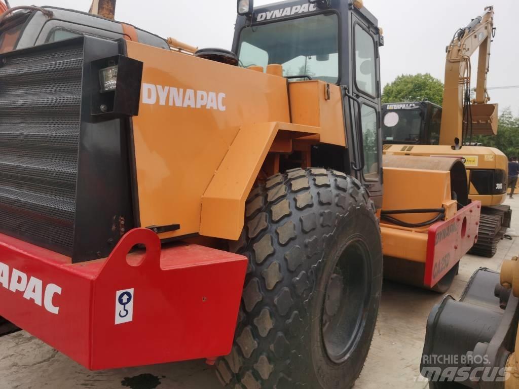Dynapac CA 25 D 振動ローラ