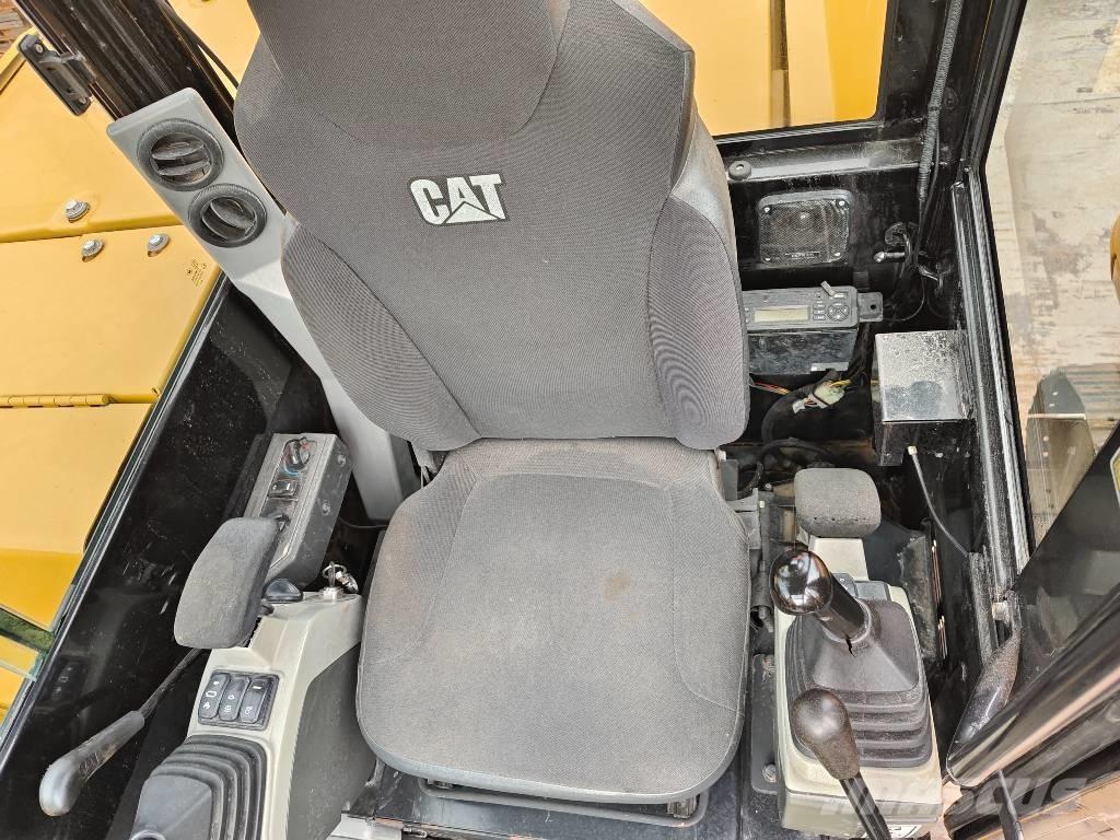 CAT 305.5 E2 ミニ油圧ショベル 7t以下（ミニユンボ・ミニディガー）