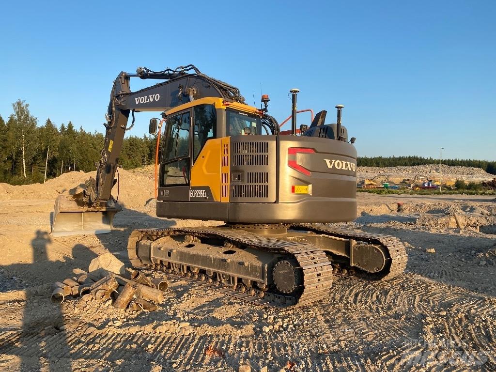 Volvo EC 235 EL 大型油圧ショベル12t以上（パワーショベル・ユンボ）
