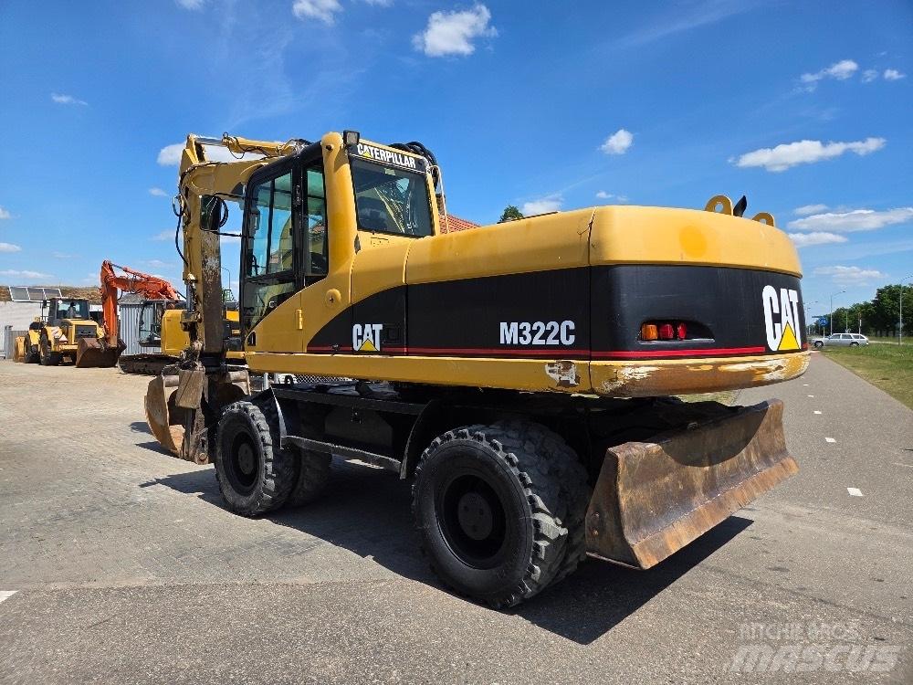 CAT M322C ホイール式油圧ショベル（パワーショベル・ユンボ・バックホー）