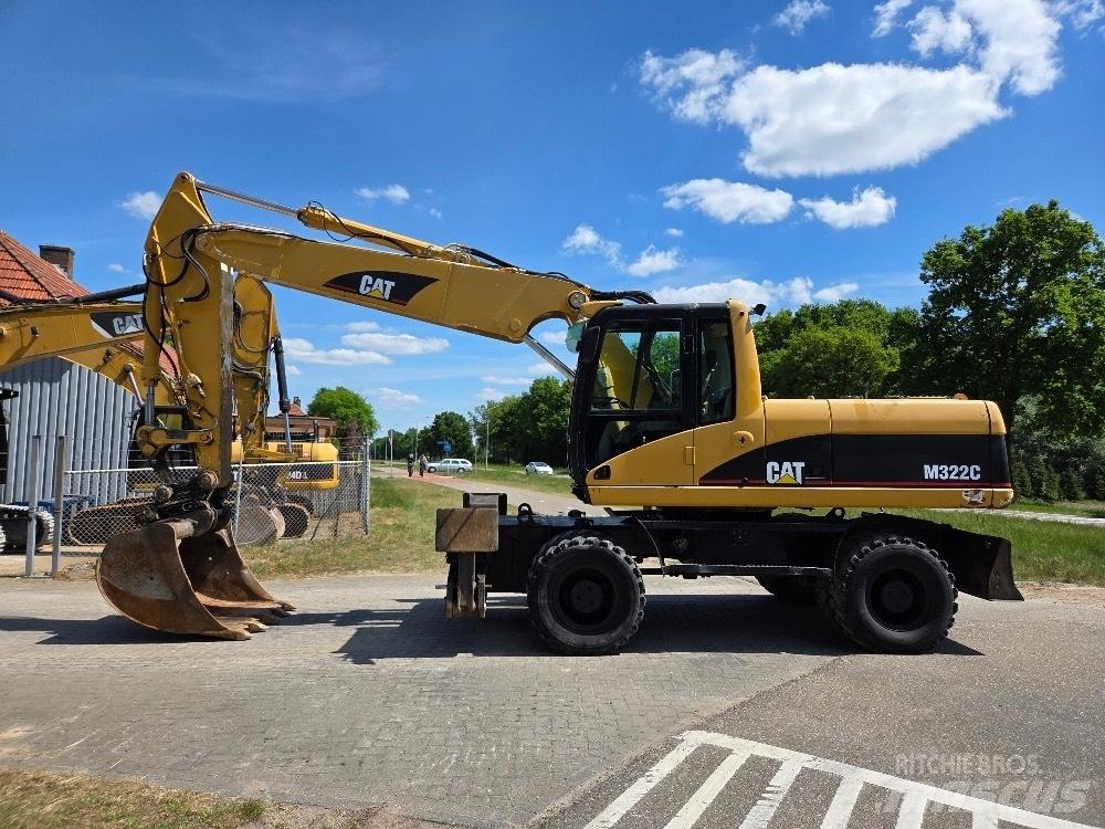CAT M322C ホイール式油圧ショベル（パワーショベル・ユンボ・バックホー）