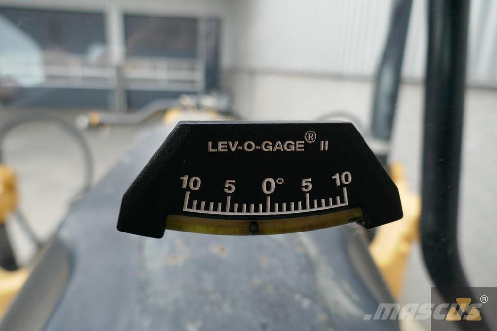 CAT 120M モーターグレーダー