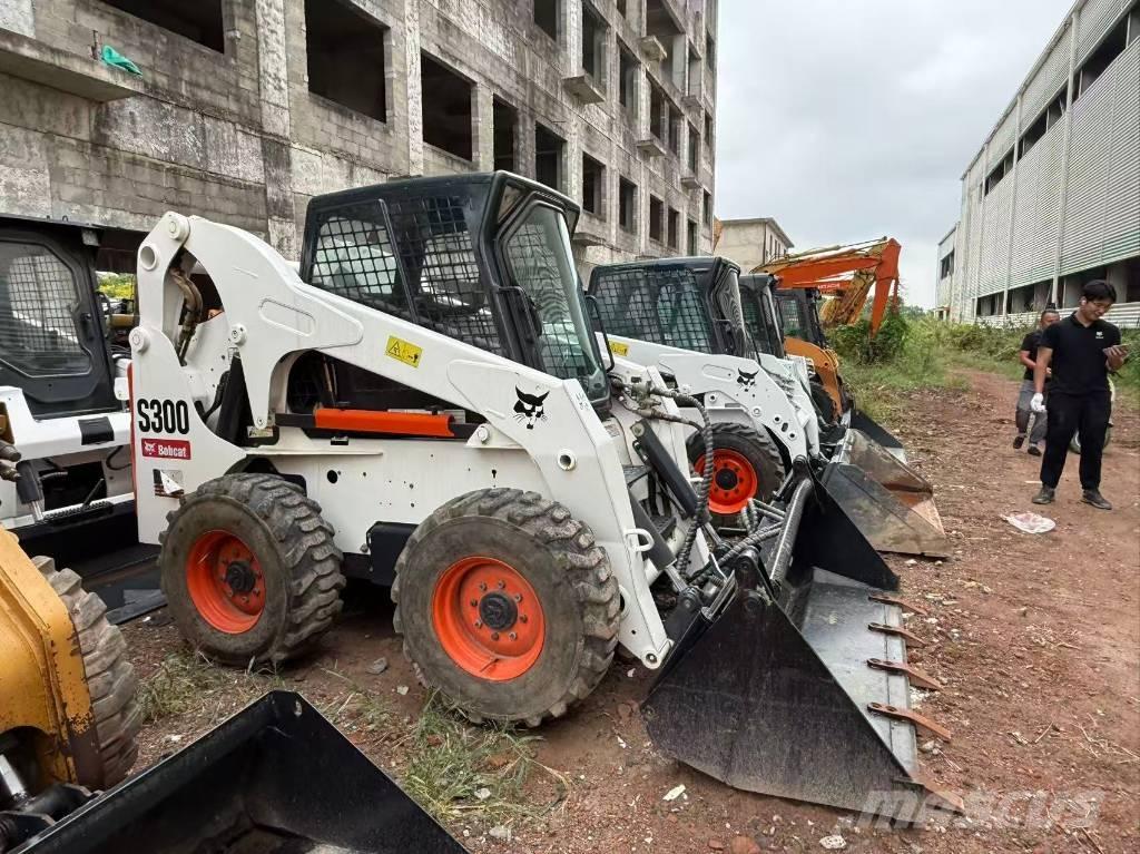 Bobcat S 300 スキッドステアローダー