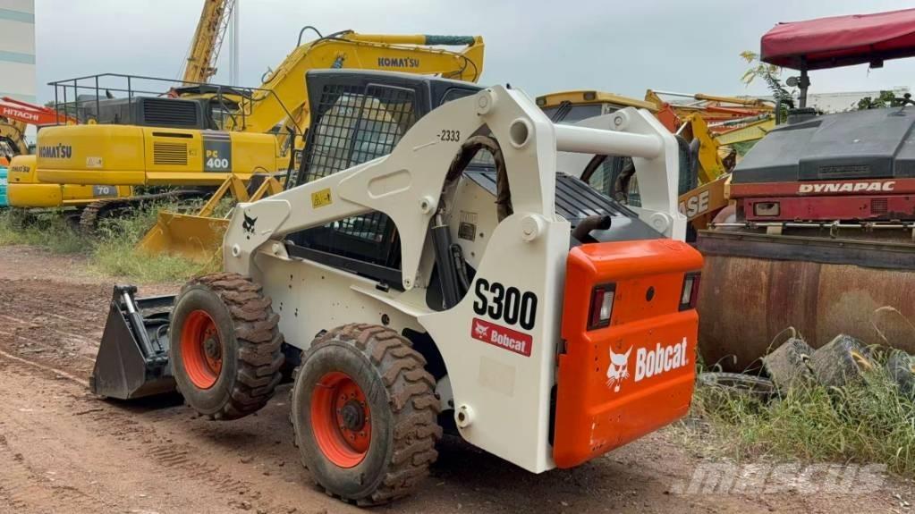 Bobcat S 300 スキッドステアローダー