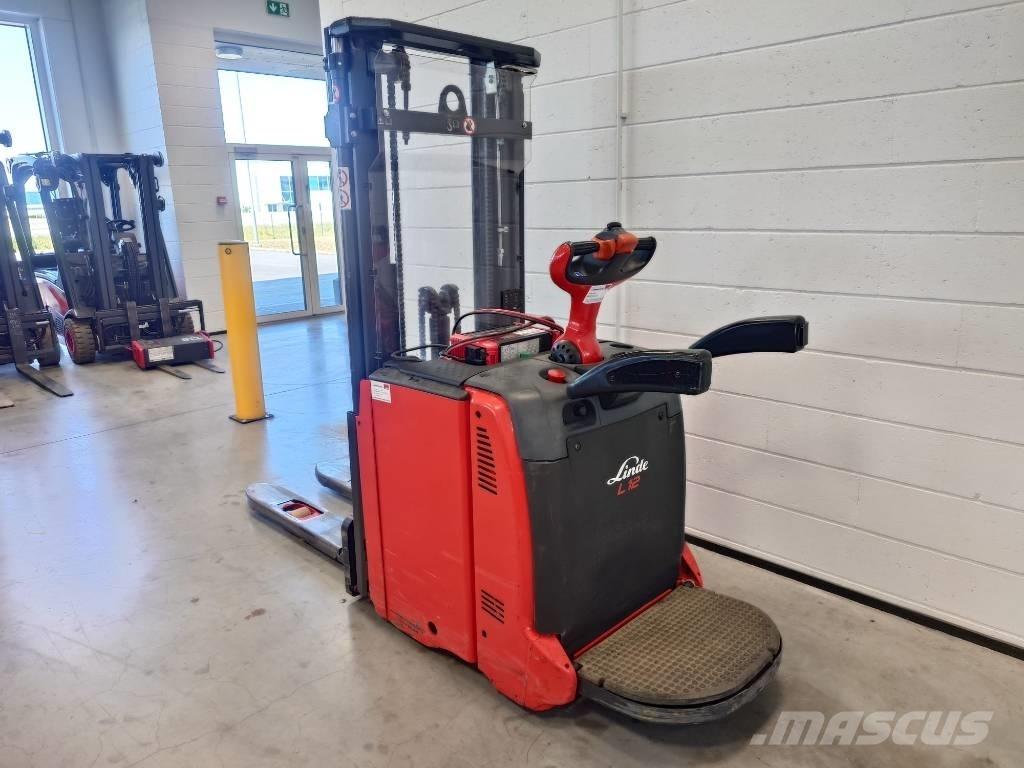 Linde L12AP/133 自走式スタッカー