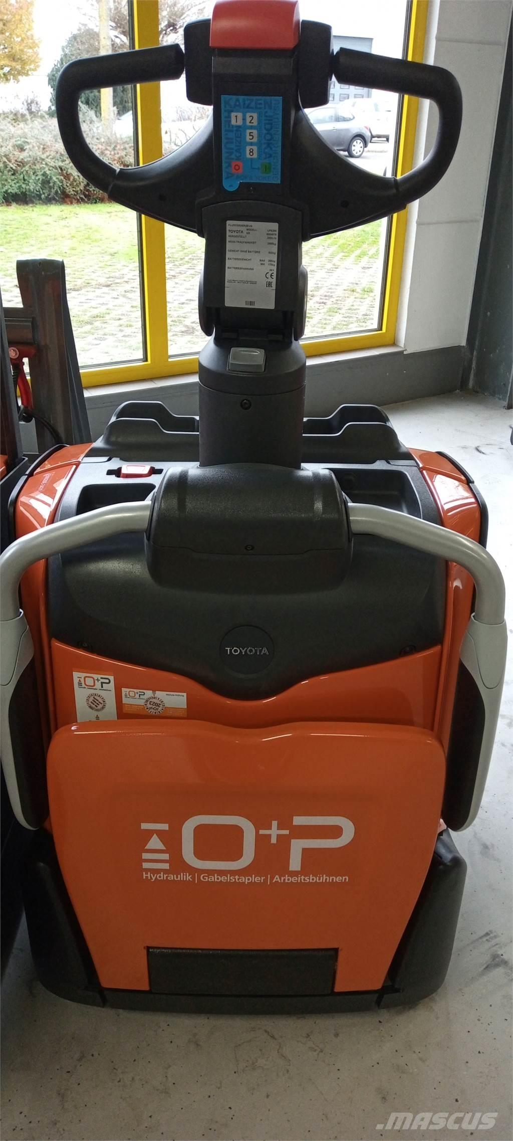 Toyota LPE200 ローリフト