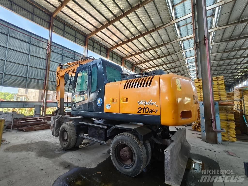 Hyundai R210w-7 ホイール式油圧ショベル（パワーショベル・ユンボ・バックホー）