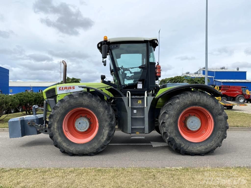 CLAAS Xerion 3800 トラクター