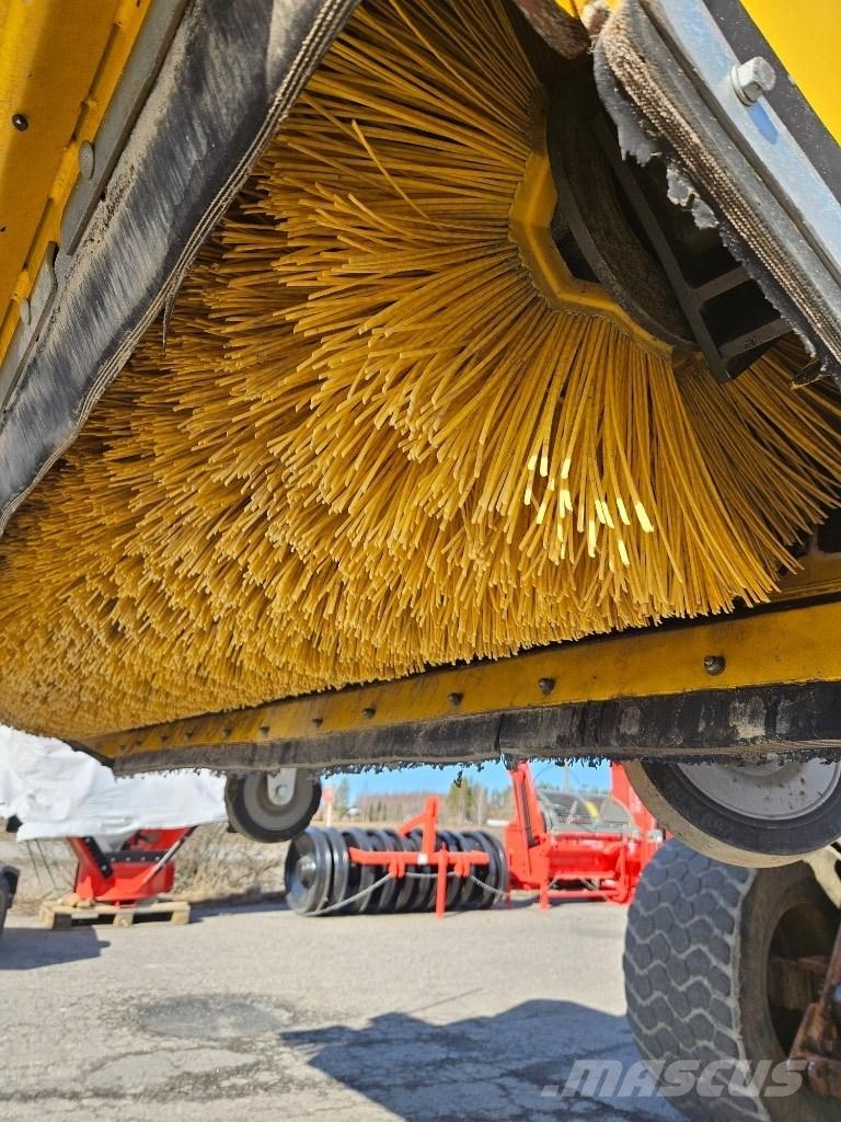 Vama EHK 2000 路面清掃機