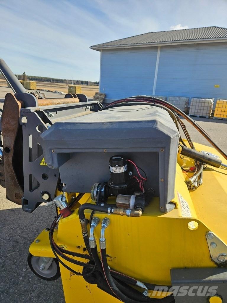 Vama EHK 2000 路面清掃機