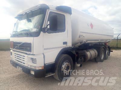 Volvo FM 7 6X2 タンカートラック