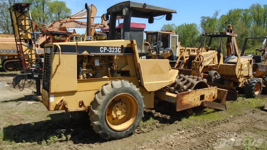 CAT CP 323 C コンバインドローラ