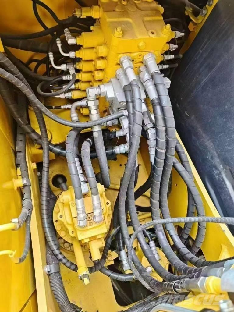 Komatsu 130-7 大型油圧ショベル12t以上（パワーショベル・ユンボ）
