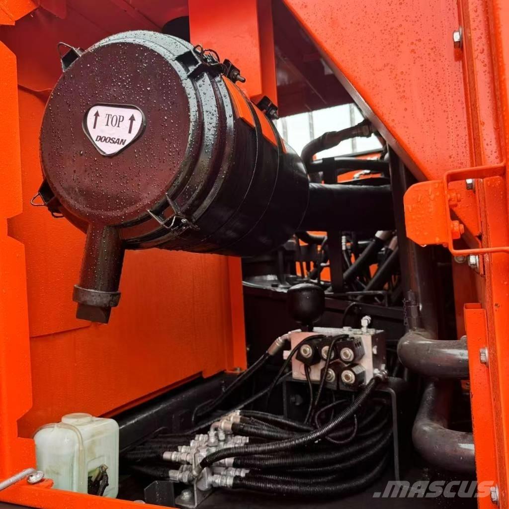 Doosan DX 225 LC 大型油圧ショベル12t以上（パワーショベル・ユンボ）
