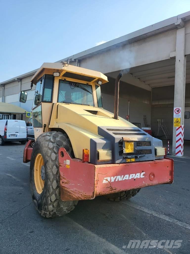 Dynapac CA 302 D 振動ローラ