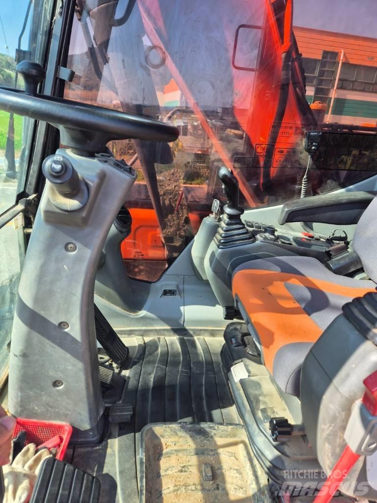 Doosan DX 140 W-5 ホイール式油圧ショベル（パワーショベル・ユンボ・バックホー）