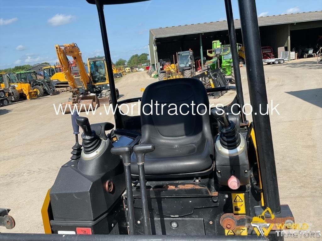 JCB 15 C-1 ミニ油圧ショベル 7t以下（ミニユンボ・ミニディガー）