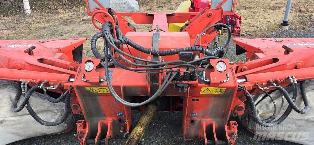 Kuhn FC 883 モアーコンディショナー