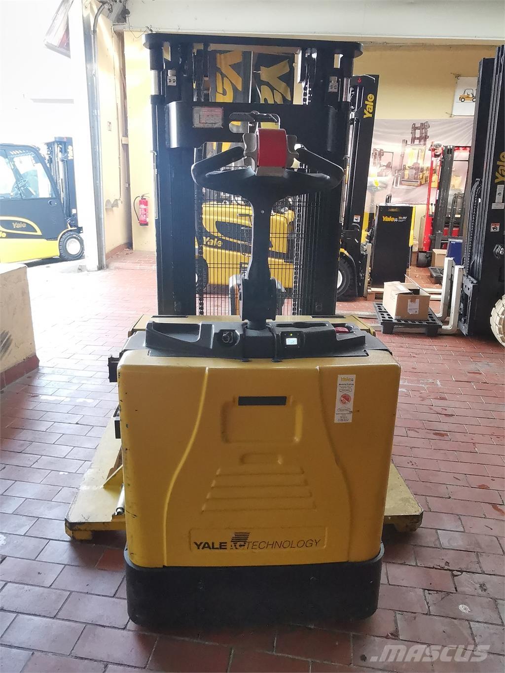 Yale MS15XSL 自走式スタッカー