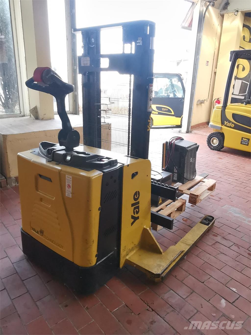 Yale MS15XSL 自走式スタッカー