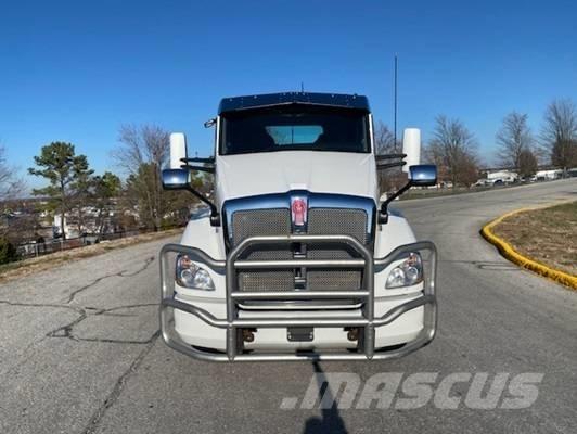 Kenworth T 680 中古トラクターヘッド | トレーラーヘッド
